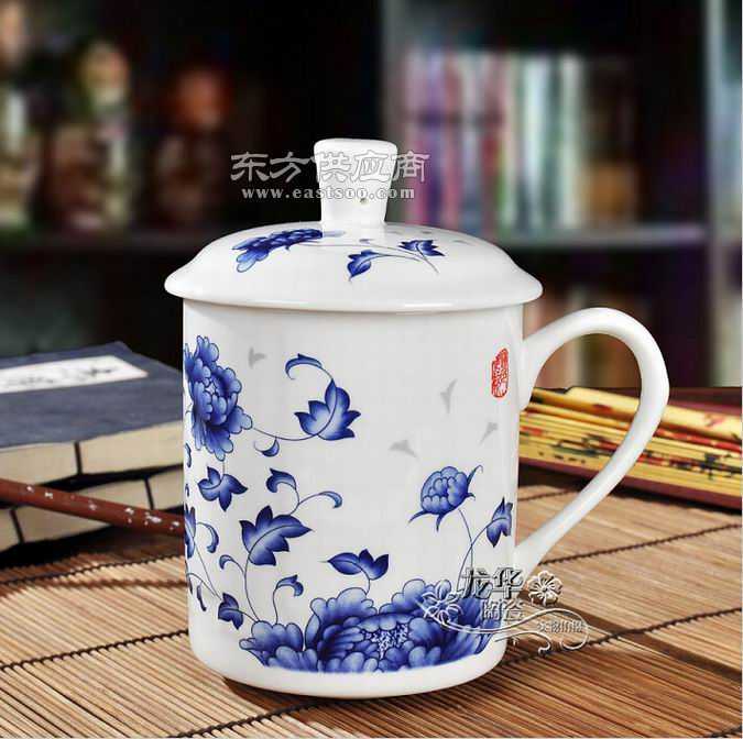 校慶禮品精選 陶瓷茶杯的紀(jì)念價值與廠家選擇